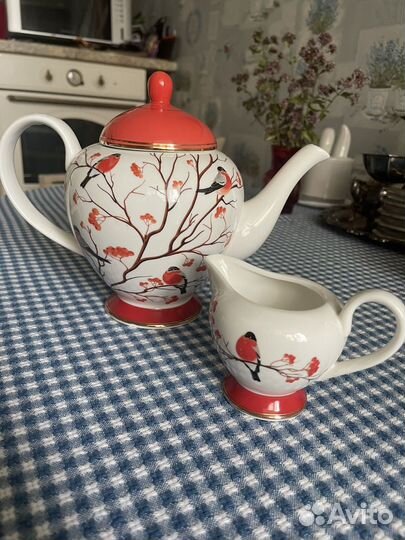 Заварочный чайник и молочник 