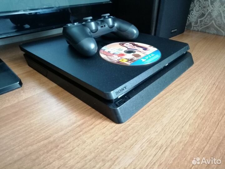 Sony PS4 Slim