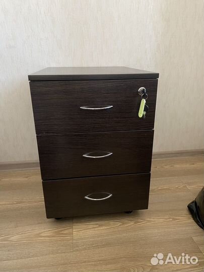 Тумба выкатная офисная с замком бу