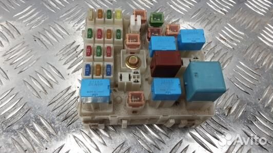 Блок предохранителей toyota RAV 4 ZCA2 (4BR07M101)