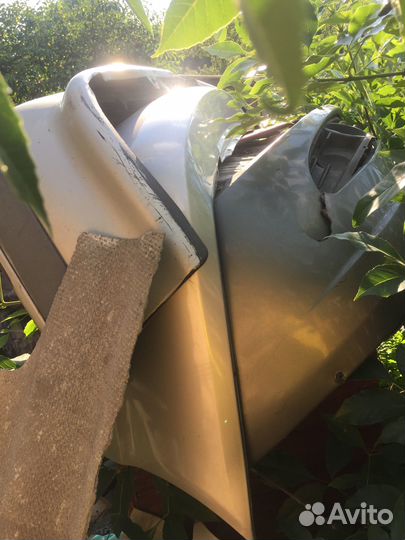 Капот акцент