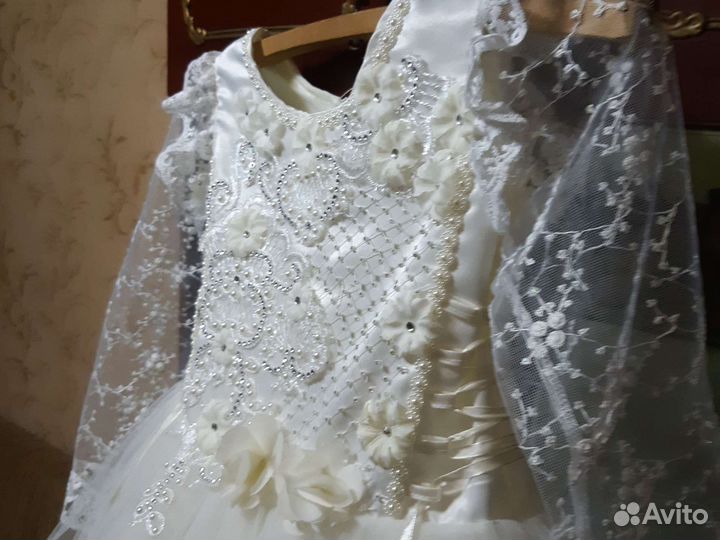 Праздничное Платье для девочки 6 - 7 ми лет