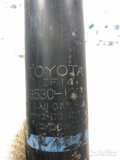 Амортизатор задний левый Toyota Corolla E150 2006