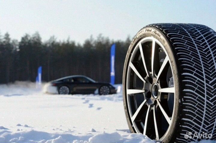 Michelin X-Ice North 4 275/40 R22