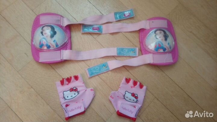 Наколенники и перчатки на 2-5 лет новые