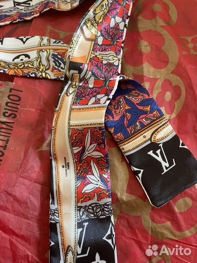 Твиллли, атласная лента Луи Витон