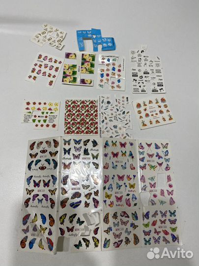 Наклейки, кисти, украшения для маникюра