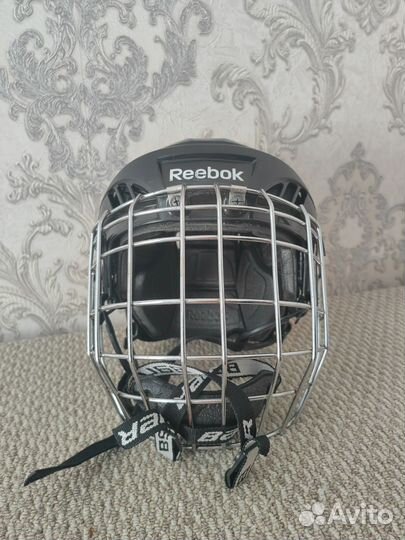 Хоккейный шлем