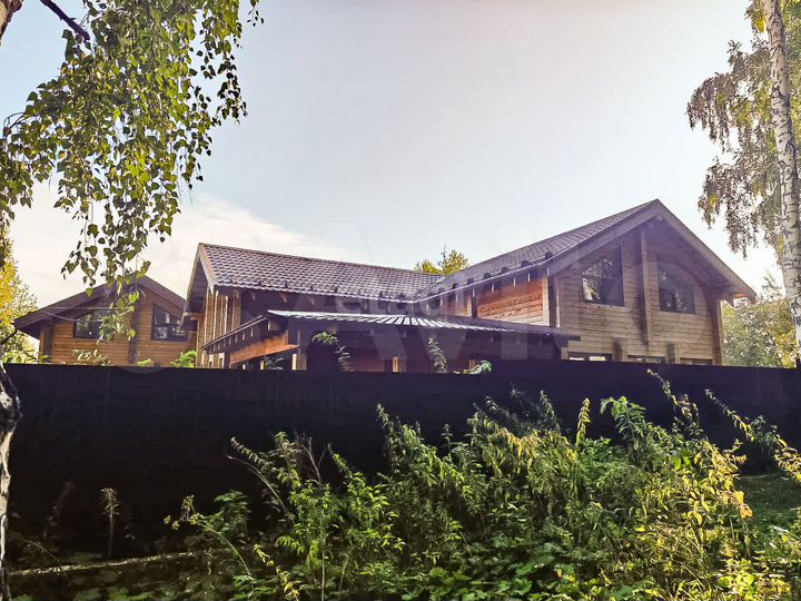 Коттедж 472 м² на участке 11,4 сот.