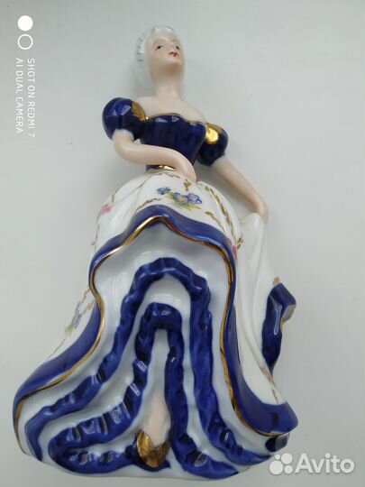 Статуэтка фарфор
