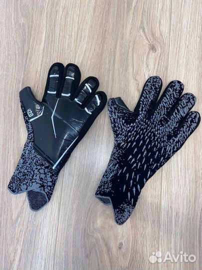 Вратарские перчатки