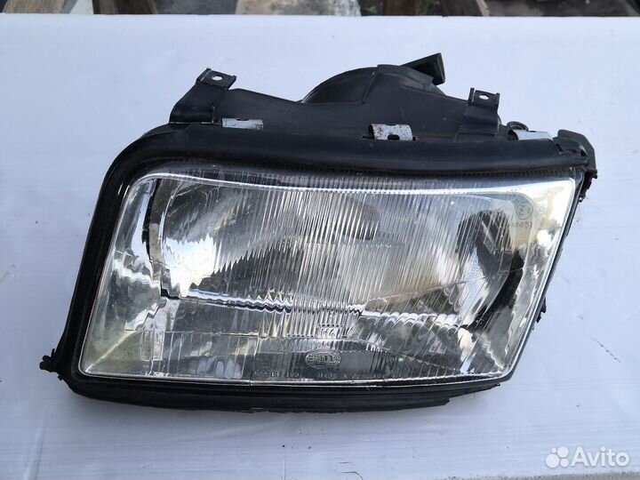 Фара передняя Audi 100