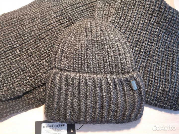 Новый зимний тёплый комплект шапка шарф