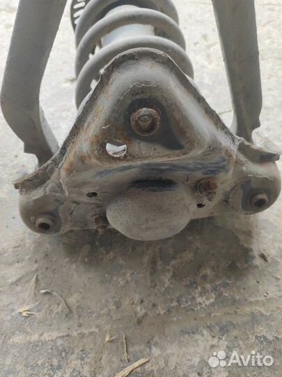 Стойка подвески передняя Volkswagen Passat Variant