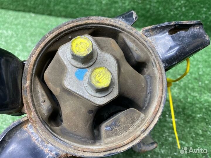 Подушка двигателя левая Hyundai Solaris