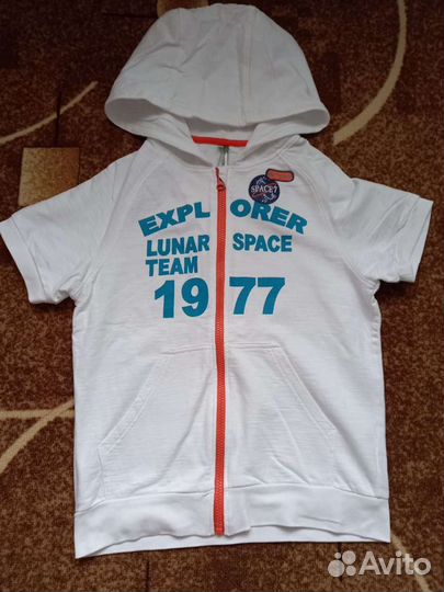 Футболка с капюшоном для мальчика на 10-12 лет