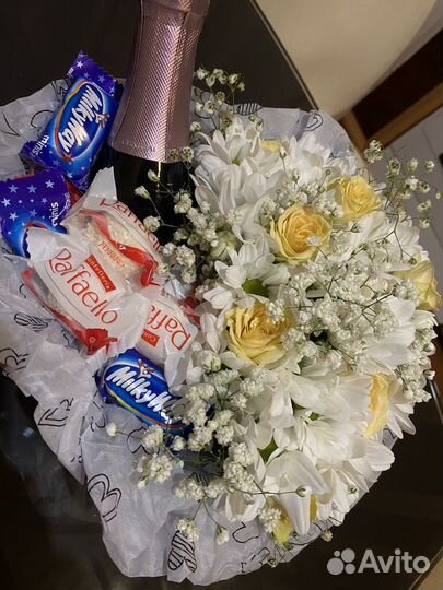 Сладкий букет из конфет и цветов