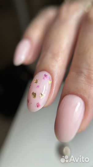 Маникюр с покрытием и дизайном