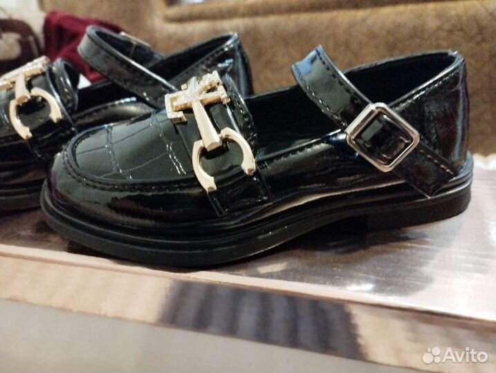 Туфли для девочки 26 размер новые