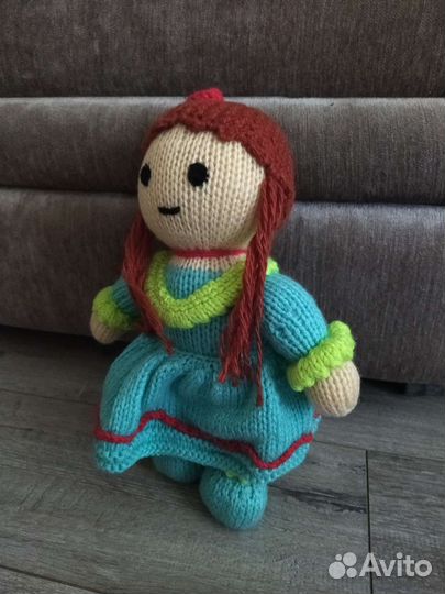 Вязаная кукла ручной работы