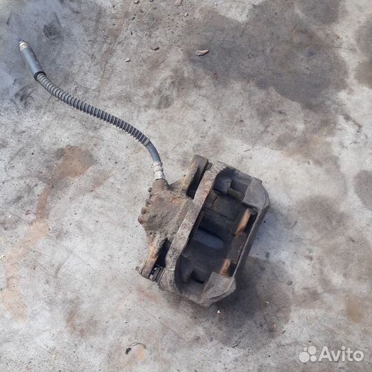 Суппорт передний правый Пежо 206