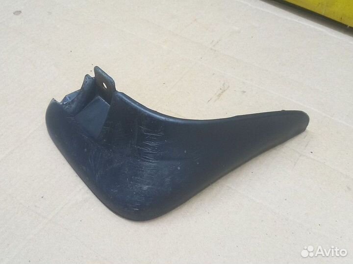 Брызговик передний правый Chevrolet Lacetti