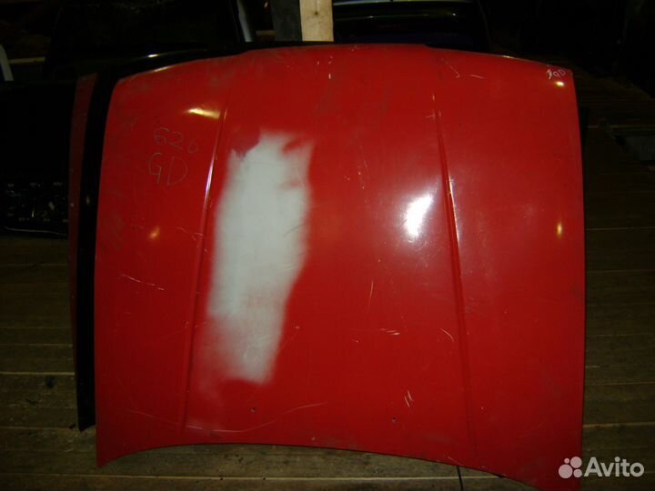 Капот Мазда 626 гд Mazda 626 GD красный