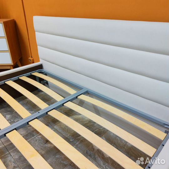 Кровать двухспальная 140х200