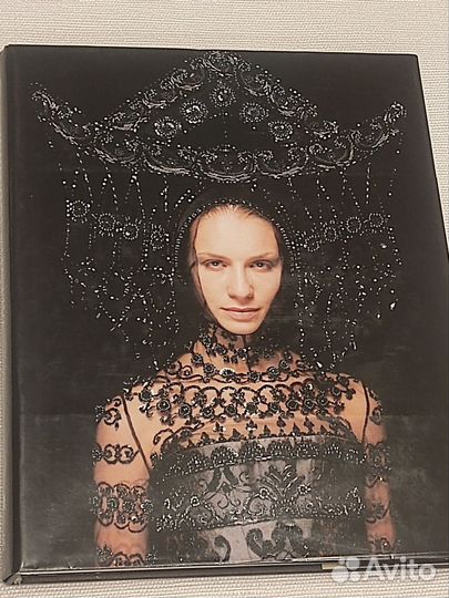 Альбомы Диор, Юдашкин, История костюма