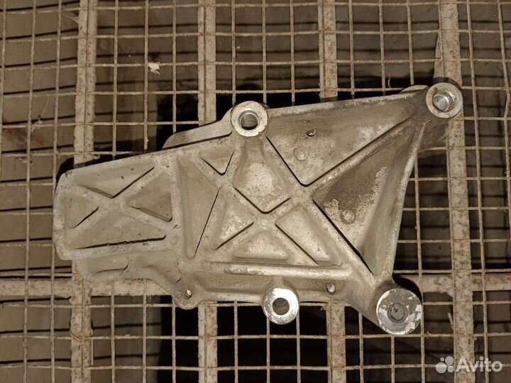Кронштейн двигателя правый Panasonic LADA Kalina
