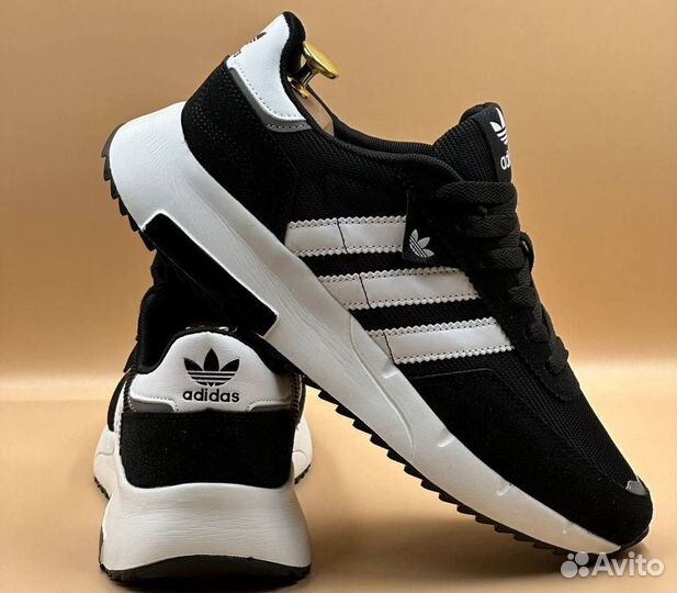 Кроссовки adidas летние