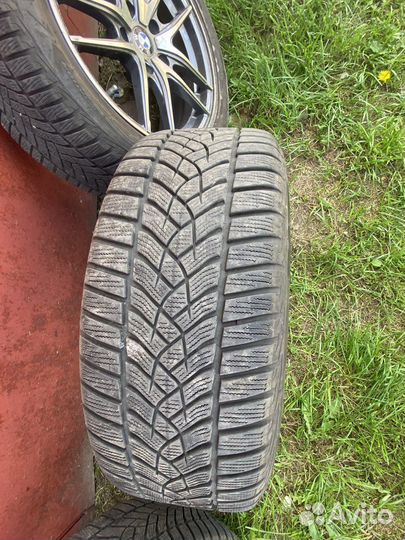 Goodyear UltraGrip Performance 225/50 R17