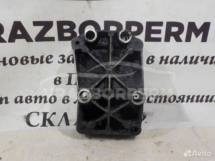 Кронштейн компрессора кондиционера Ford Focus