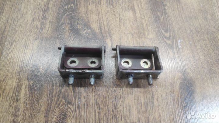 Петля крышки багажника задняя Nissan Primera P 12