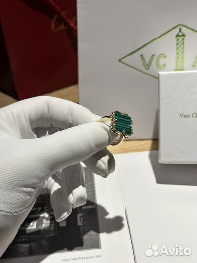 Кольцо Van Cleef с малахитом