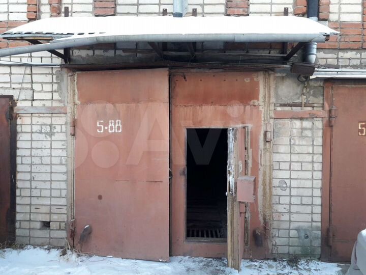 Гараж, > 30 м²