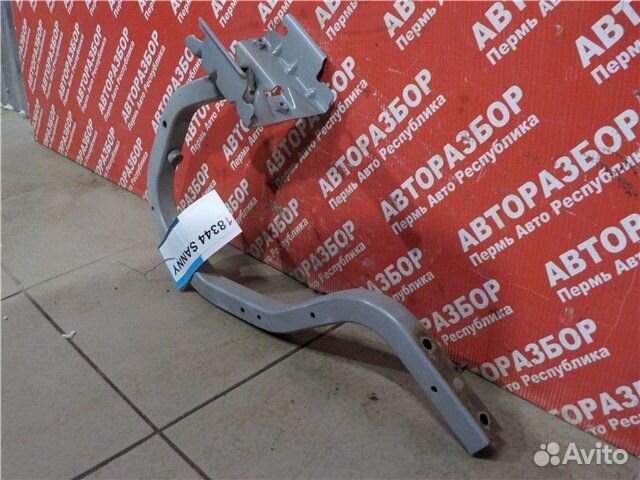 Петля багажника правая Nissan Sunny N16 QG15DE