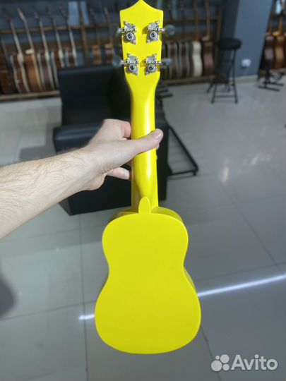 Homage RS-C1 Укулеле