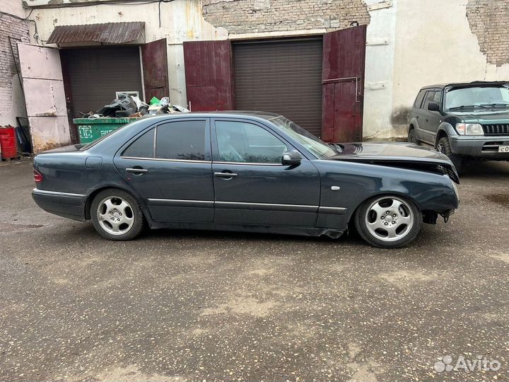 В разборе Mercedes-Benz W210