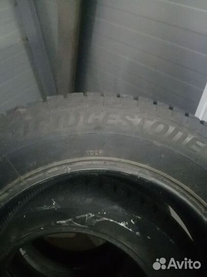 Bridgestone Blizzak Spike-02 SUV 215/65 R17