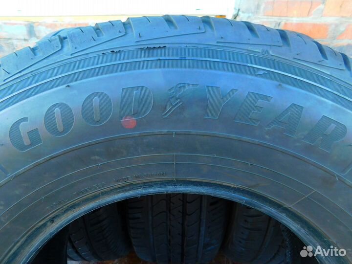 Goodyear EfficientGrip SUV 265/70 R16