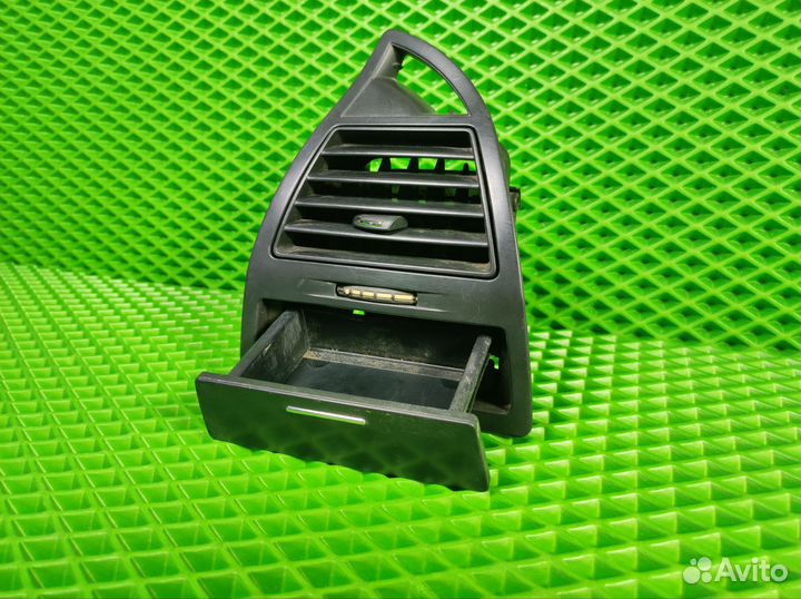 Дефлектор воздушный левый Ситроен С4