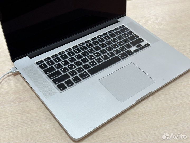 Apple MacBook Pro 15 /i7/16/256SSD