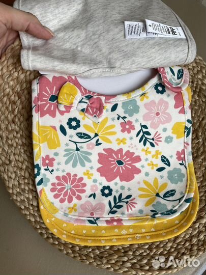 Нагрудники Carters новые комплект 3 шт