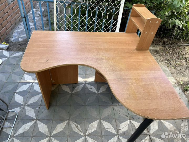 Компьютерный стол угловой