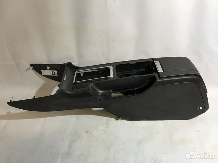 Подлокотник Ford Mustang V 09-11