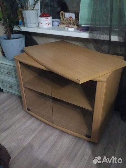 Журнальный столик на колесах