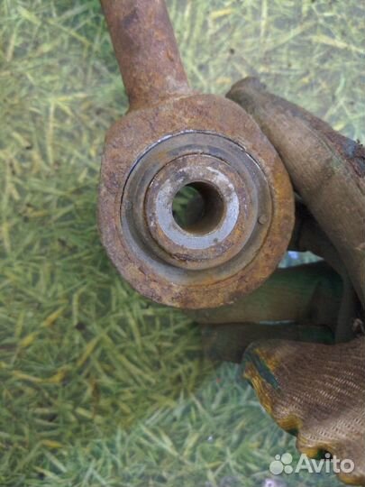 Амортизатор передний правый Toyota Land Cruiser