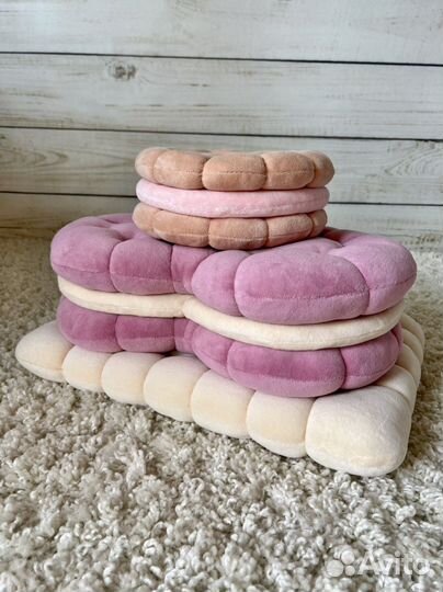 Набор велюровых подушек-печенюх в налиии