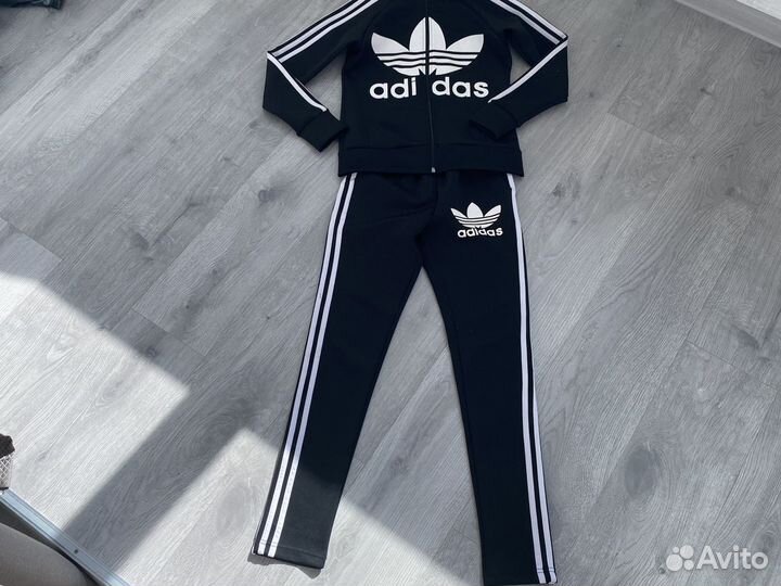 Костюм спортивный